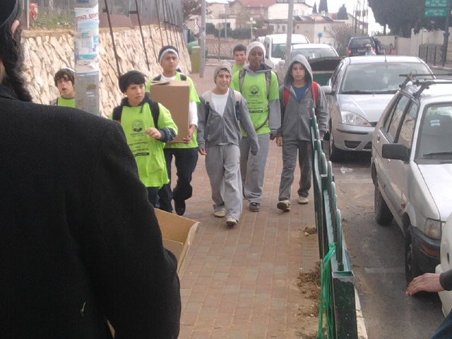 Amit school boys volunteer